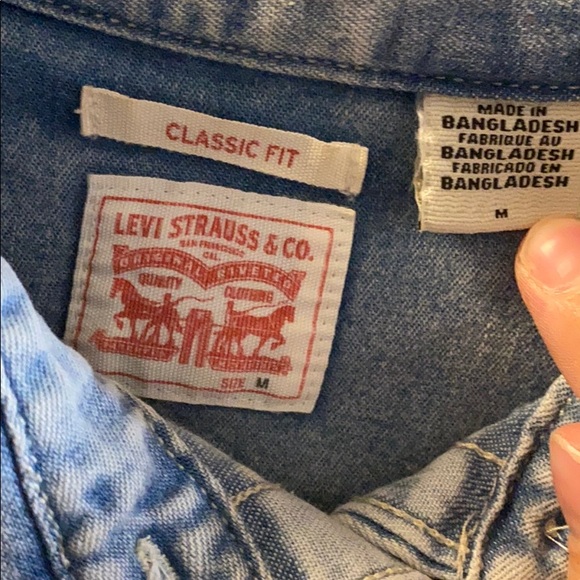 LEVI’S Button Up Top - Picture 5 of 5